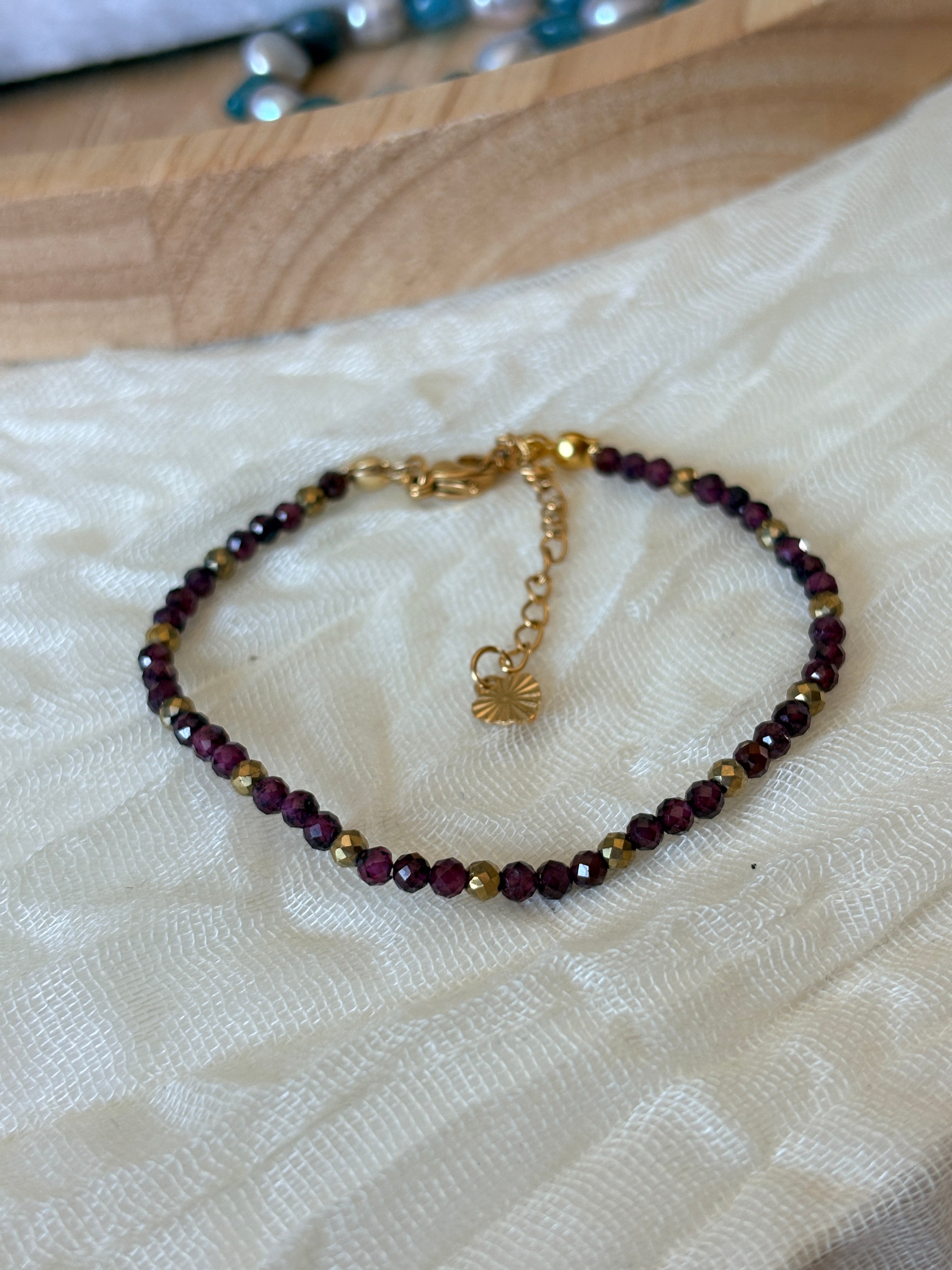 Bracelet baroque en grenat